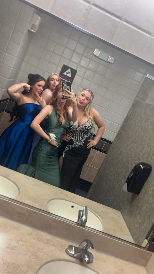 Windsor green prom dress - Image 4