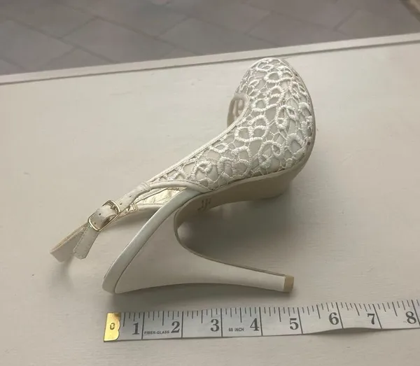 Heels Elegant White Peep-Toe Slingback Heels Audrey Brooke 8 1/2 Great shape - Image 5