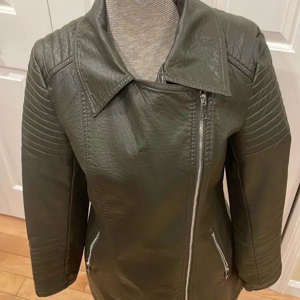 Love Token olive green vegan leather with faux fur removable collar moto jacket - Image 5