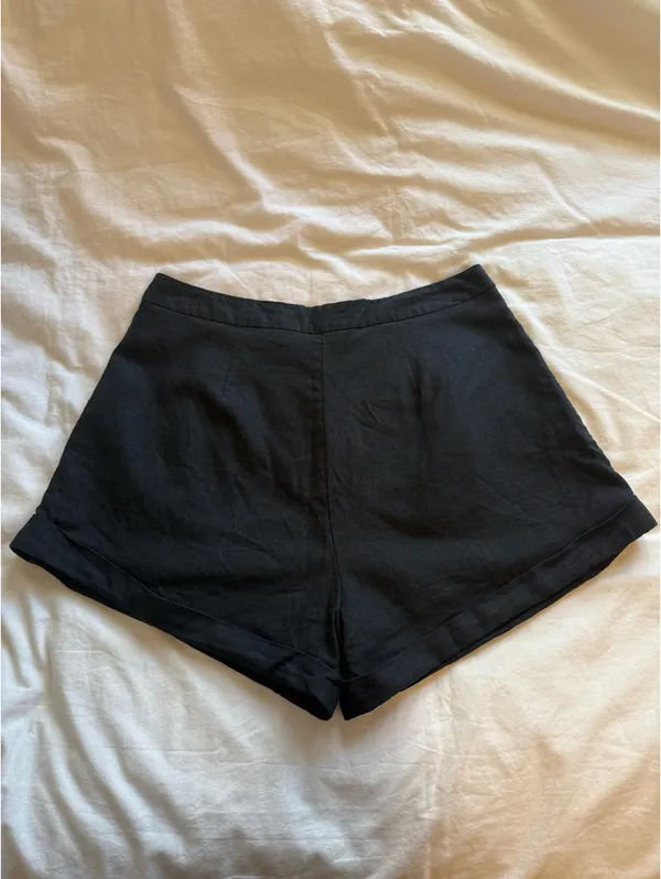Boutique Black Linen Shorts - Image 3
