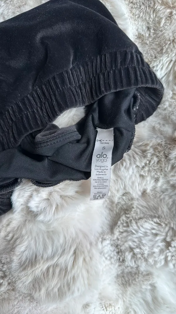 Alo Yoga Velvet Sports Bra - Image 3