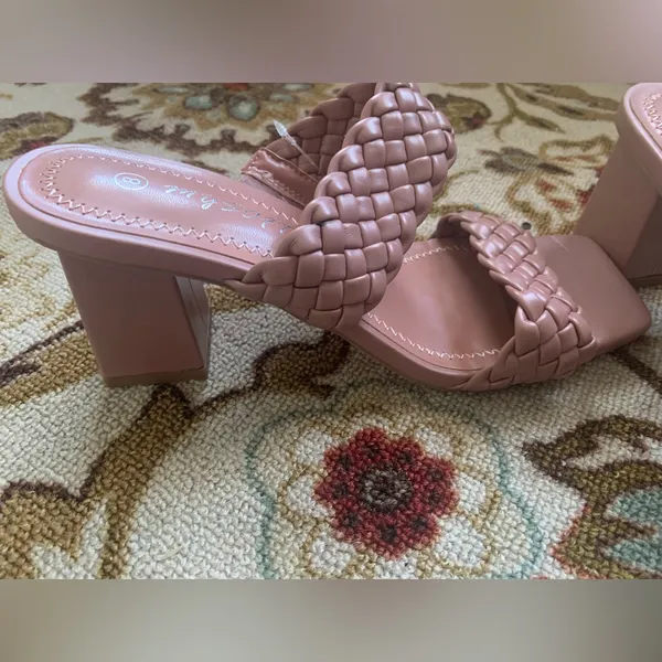 Pink Heels Size 8 - Image 4