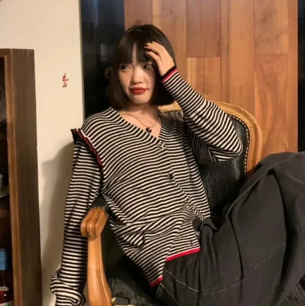 Sweater / Cardigan Size M - Image 6
