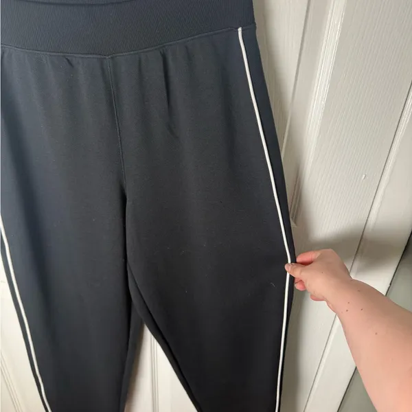 Spanx AirEssentials Pique Carrot Leg Pants in Black S - Image 3