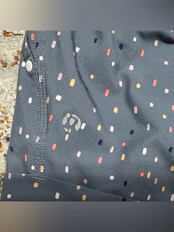 Lululemon Spring Break Away Shorts
Confetti Cake Multicolor size 6 blue - Image 4