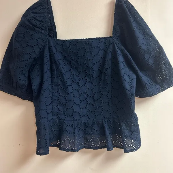 Draper James Navy Blue Puff Sleeve Square Neckline Peplum Hem Eyelet Top size M - Image 2
