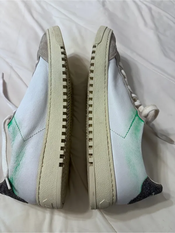 Off-White White & Gray Low-Top Sneakers w/ Silver Glitter Arrow Accent - Size 40 - Image 4
