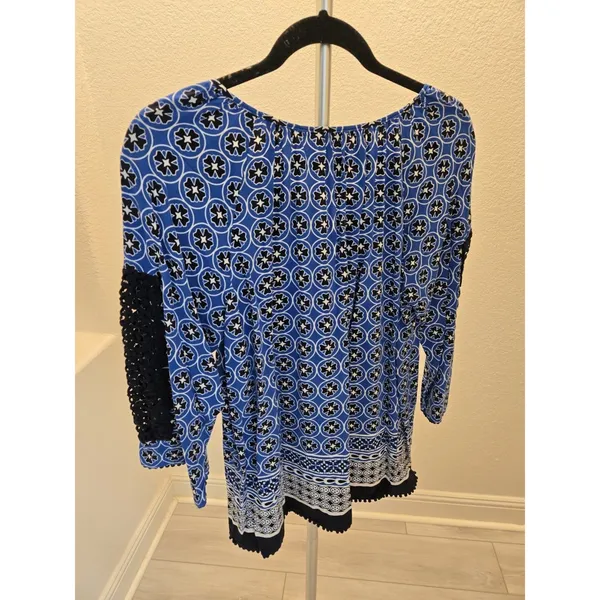 Crown & Ivy Large Blue Geometric Boho Peasant Top Lace Trim Tunic Womens L - Image 5
