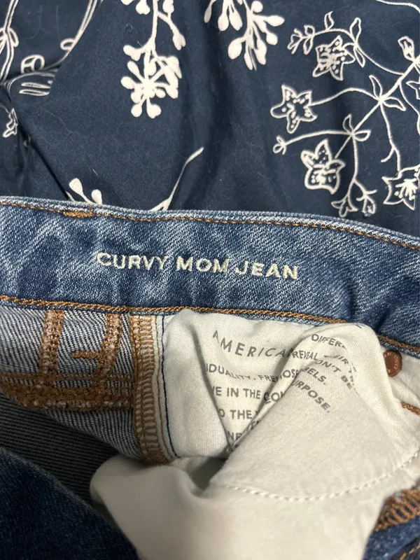 American Eagle Curvy Mom Jeans Stretch High-Rise - Image 3