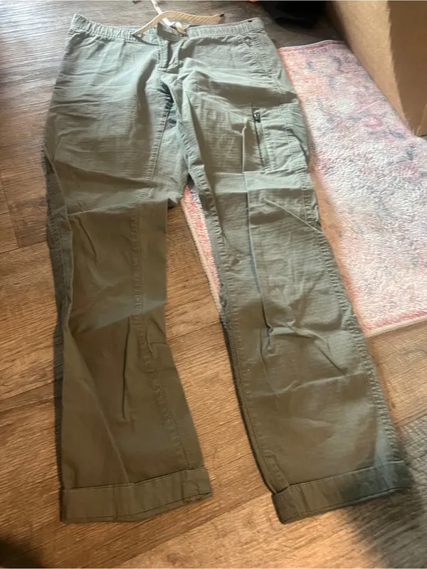 Vuori olive green pants small - Image 4