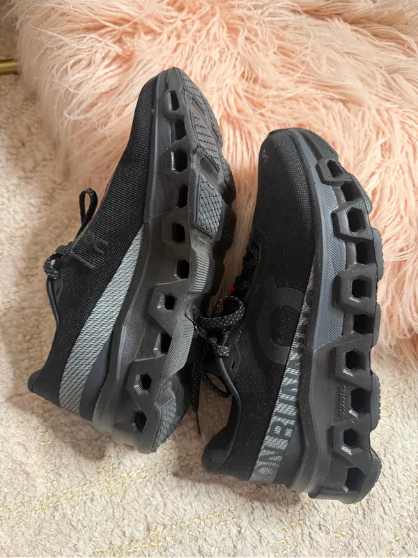 On Running Cloudmonster 2 Black Eclipse Size 6 - Image 8