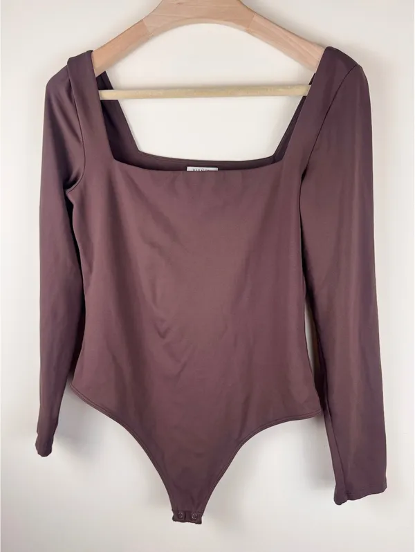 Aritzia Babaton Contour Squareneck Long Sleeve Bodysuit Brown XL 73936 - Image 2