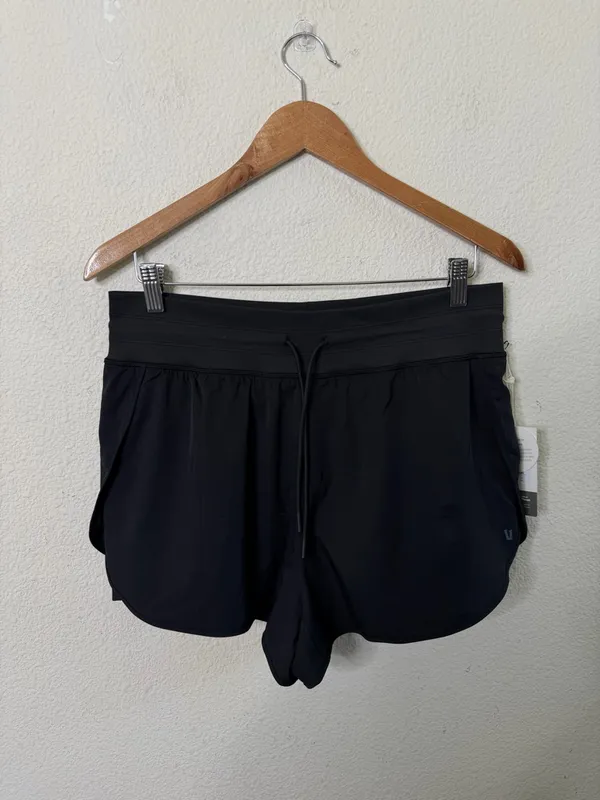 NWT Vuori Women's Daily Speed 2.5" Short Black Womens Size L - Image 3