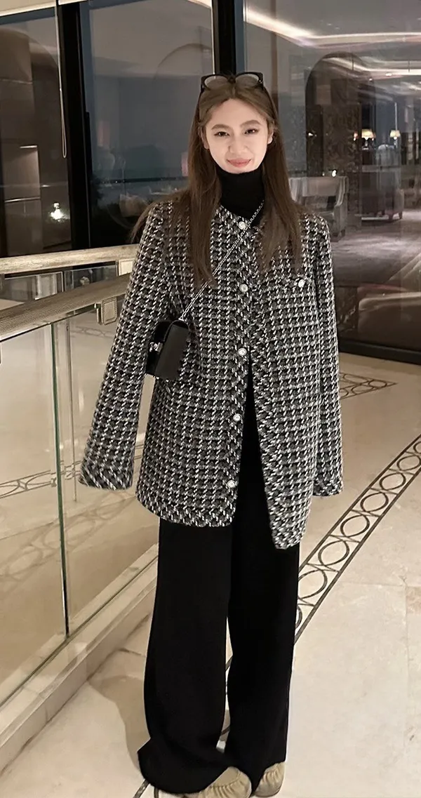Tweed Coat Size M - Image 2