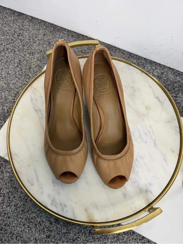 Tory Burch Sz 6.5 Tan Leather Peep Toe Wedge Pumps Heels - Image 4
