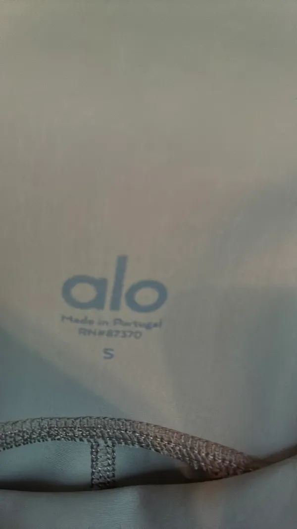 Alo Distressed Yoga leggings - Image 3