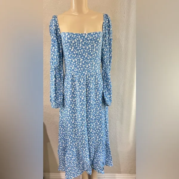 Reformation dress size 6 flattering silhouette, accentuated by the puff sleeves - Image 14