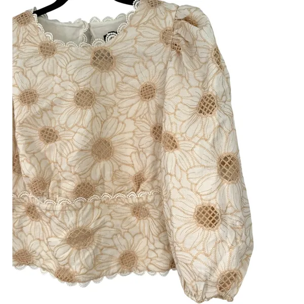 NWT Express M Embroidered Eyelet Open Back Top puff sleeve Blouse Lace Feminine - Image 4
