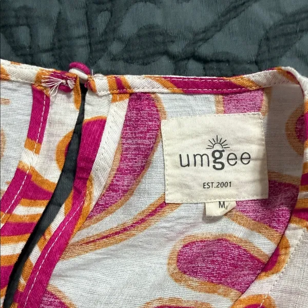 Umgee medium women's pullover hi low short sleeve blouse missing string front - Image 8