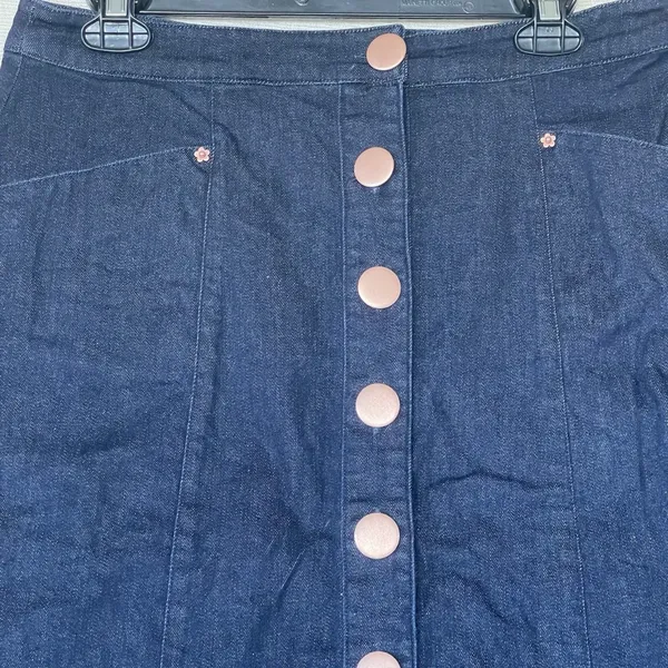 ModCloth Skirt Knee-Length Button Large  - Image 4