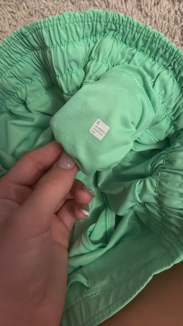 Green Lululemon hottie hot low rise 2.5 inch - Image 3