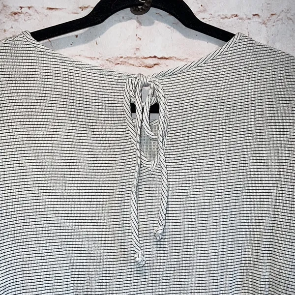 NWT Lauren Conrad flutter short sleeve stripe pullover blouse scoop neck keyhole - Image 7