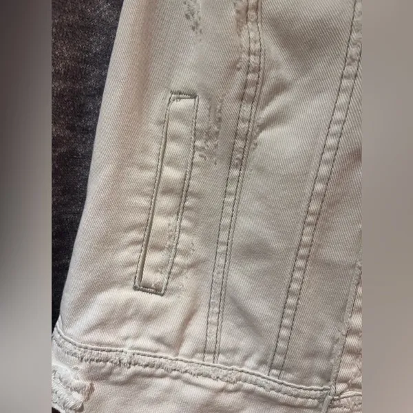 Free‎ People Knit Sleeve & Knit Hood Distressed White Denim Jean Jacket Size XS - Image 9