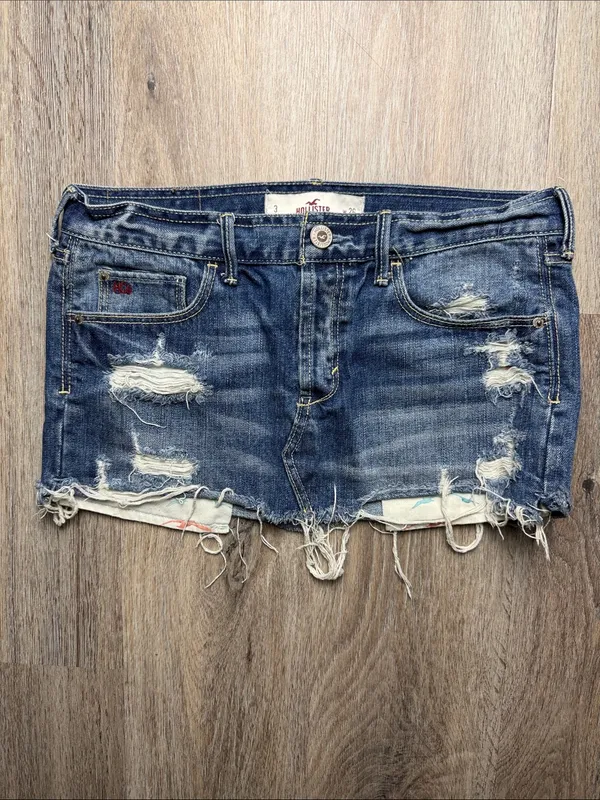 Hollister Frayed Dark Blue Distressed Denim Mini Skirt Size 3 (waist 26) - Image 2
