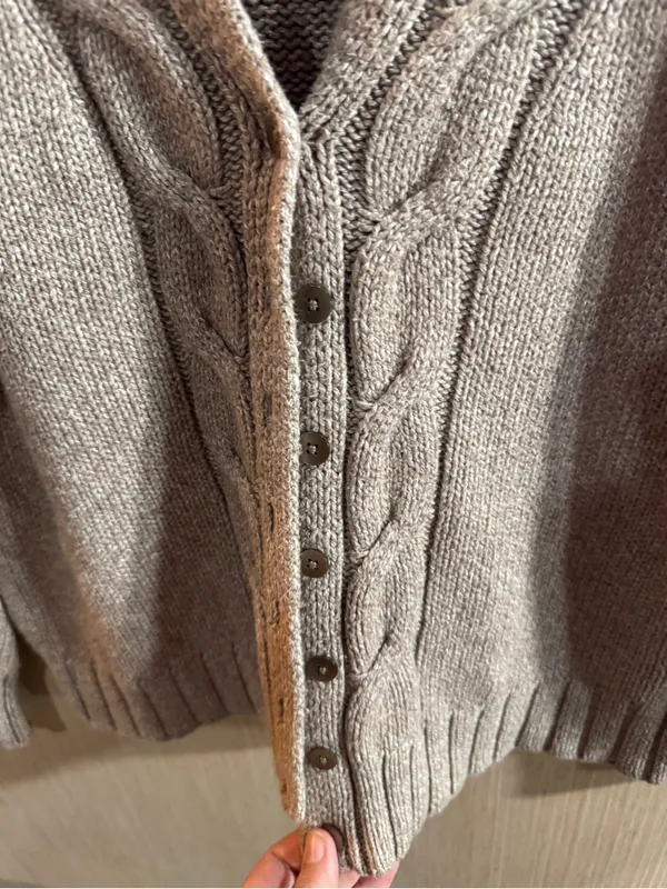 Women’s Old Navy Butt Front Taupe Cable-Knit V-Neck Cardigan Size XL - Image 2