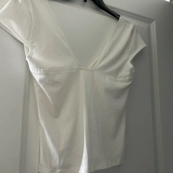 Caution to the wind Urban Outfitters White top - Image 4