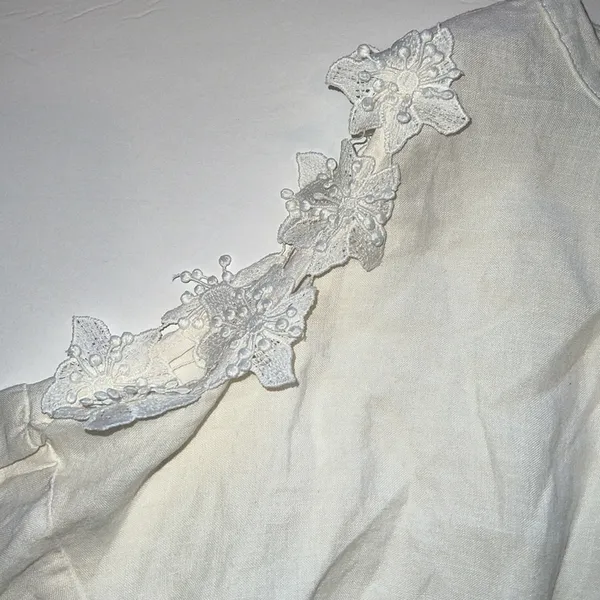 Anthropologie Eri + Ali Floral Applique cold shoulder blouse loose fit SP petite cream linen - Image 12