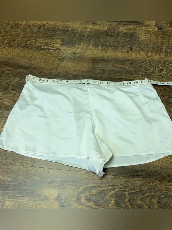 NEW Lauren Ralph Lauren Women’s Large Ivory Flower-Lace Trim Satin Pajama Shorts - Image 3