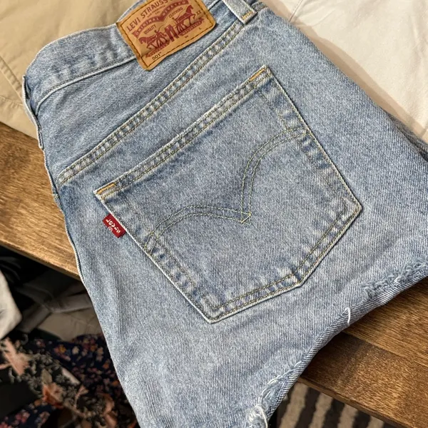 LEVI’S 501 Classic High Rise Button Fly Denim Shorts Size 31 - Image 7