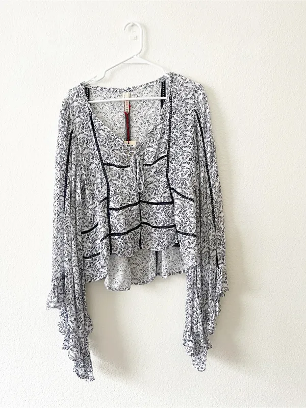 NWT Raga Boho Bell Sleeve Floral‎ Blouse Top Small Blue White Anthro - Image 2