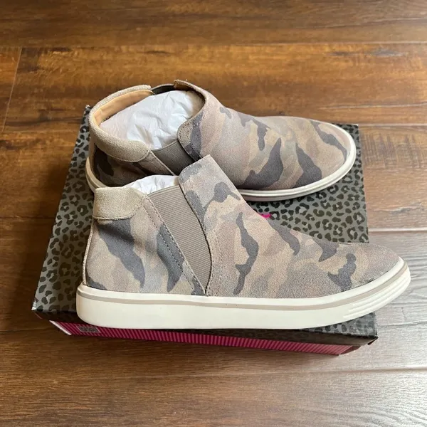 Me Too camo ankle booties - Image 2