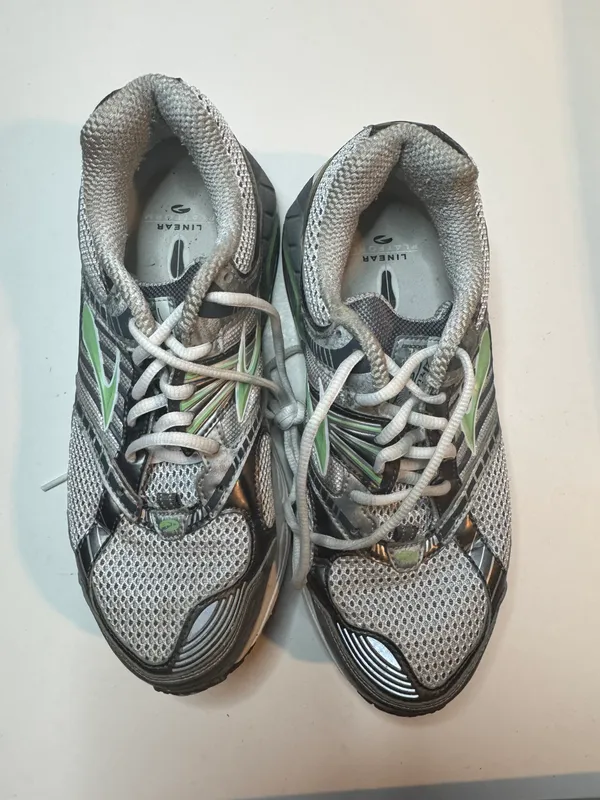 Womens Ariel MOGO Size 10 Running Shoes - Image 2