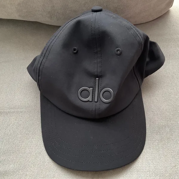 Alo Yoga Performance Off-Duty Cap Black/Black - Image 2