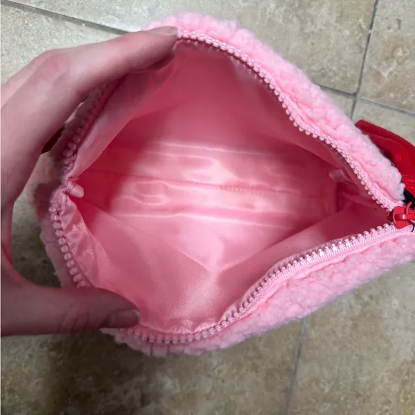 VS PINK Sherpa makeup bag - Image 2