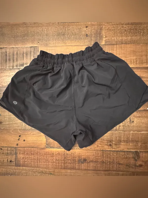 LULU🍋 Hotty Hot Shorts 4” - Image 4