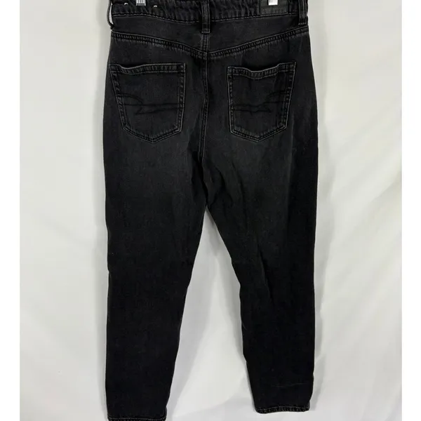 American Eagle Black Distressed Highest Rise Mom Jean Size 6R - Image 3