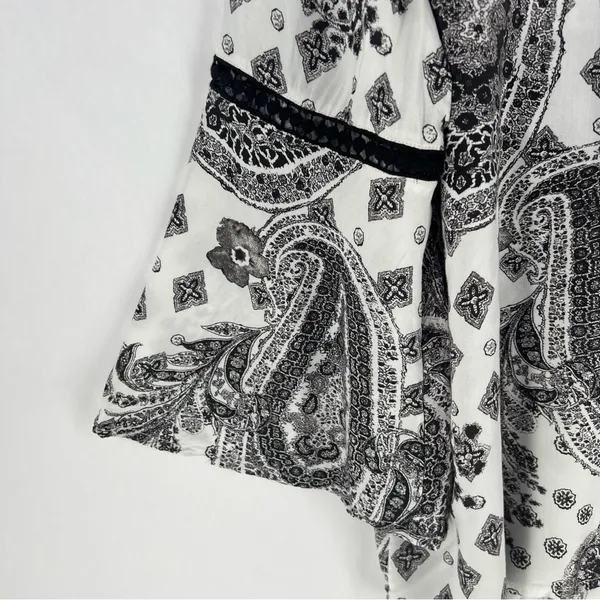 Tantrums Black & White Paisley Print Crochet Lace Trim Flare Sleeve Top Size‎ L - Image 3