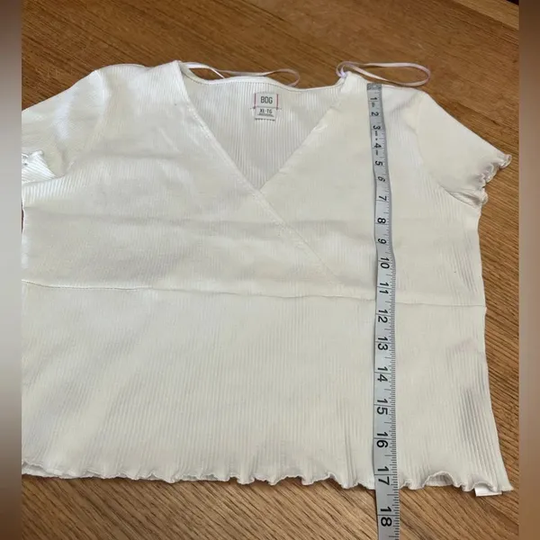 BDG Urban Outfitters NWOT Madi Ribbed Surplice Short Sleeve Tee see flaw** XL - Image 9