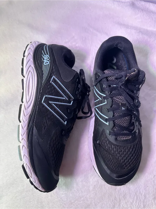 New Balance Black Sneakers with Light Blue Accents - Image 4