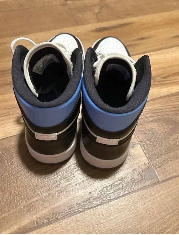 Jordan 1 size 7 unisex’s - Image 4