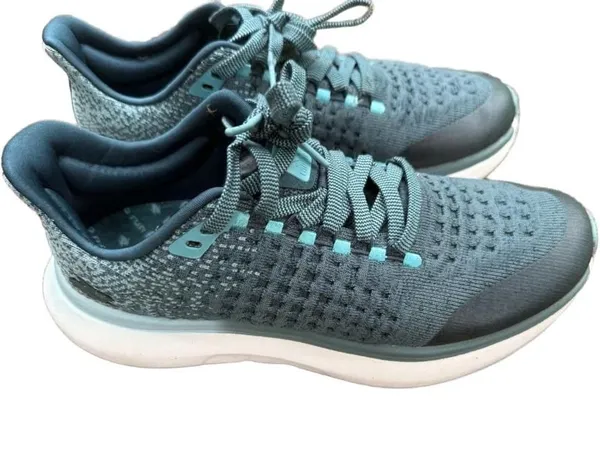rabbit Dream Chaser Women's Blue Running Shoes worn twice. 9.5 w/ box - Image 4