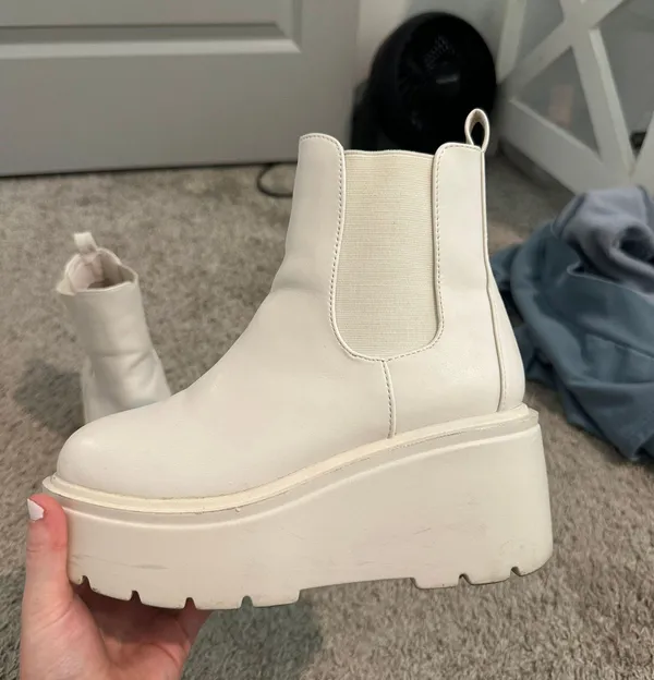 boutique boots Size 5.5 - Image 3