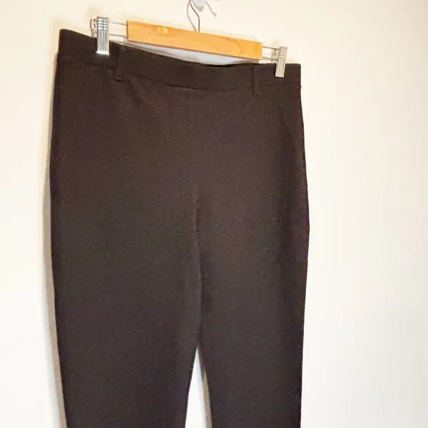 Quince Black Ultra-Stretch Ponte Straight Leg Pants - size Large - Image 2