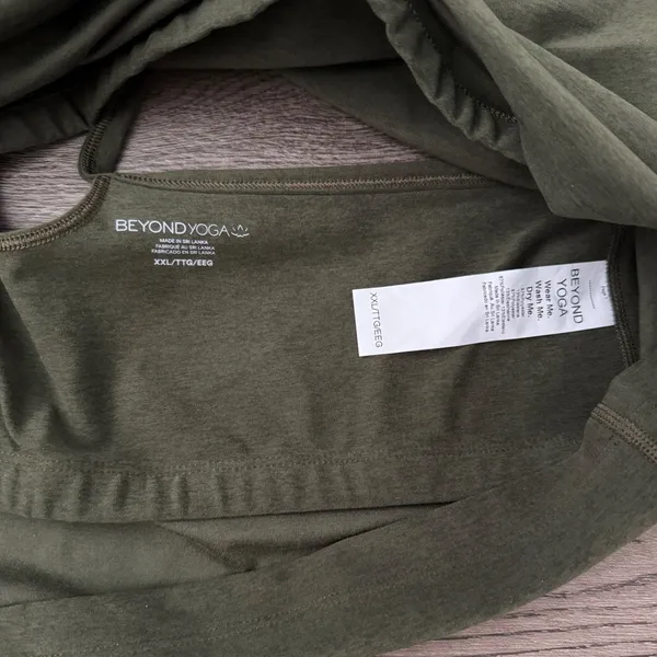 Beyond Yoga Spacedye Slim Racerback Cropped Tank Army Green Heather Size XXL NWT - Image 8