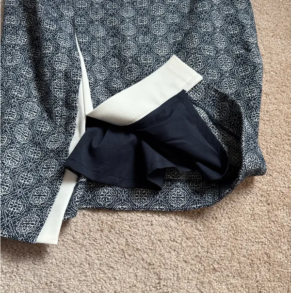 LTD Navy & White Patterned Pencil Skirt. Size 4 - Image 4