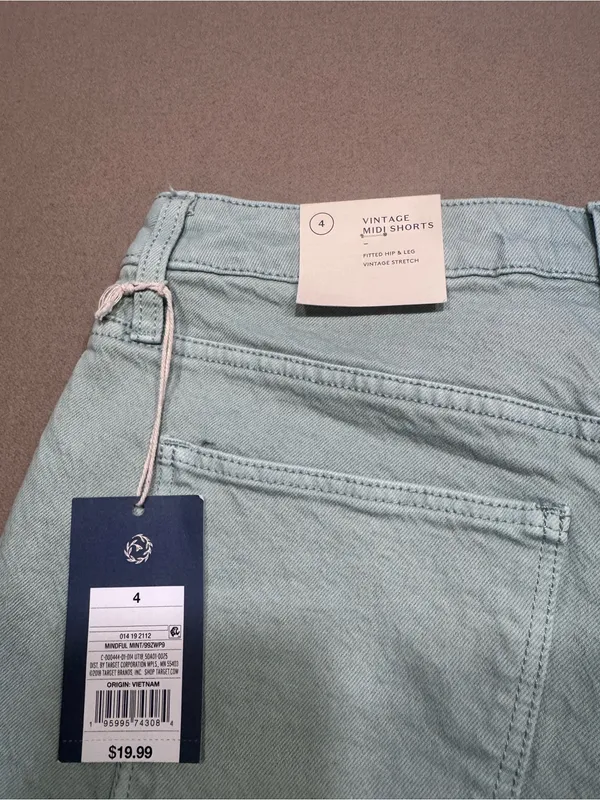 Universal Threads Vintage Light Green Midi Cut Off Shorts - Image 4